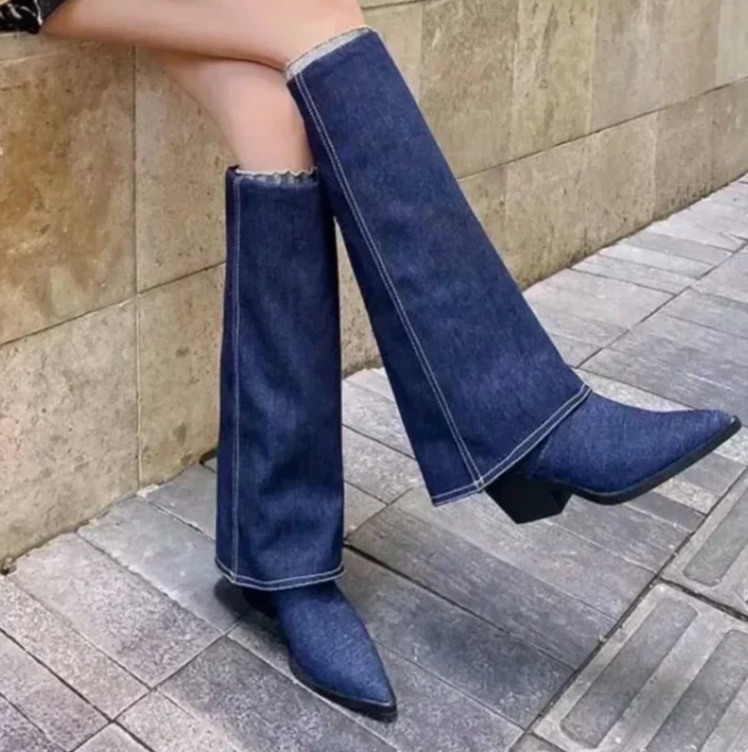 Comfortabele hoge dameslaarzen met een chique uitstraling. Ideaal voor elegante casual en feestelijke outfits.