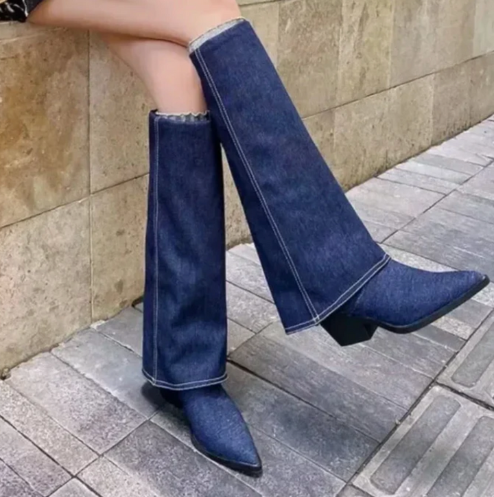 Comfortabele hoge dameslaarzen met een chique uitstraling. Ideaal voor elegante casual en feestelijke outfits.
