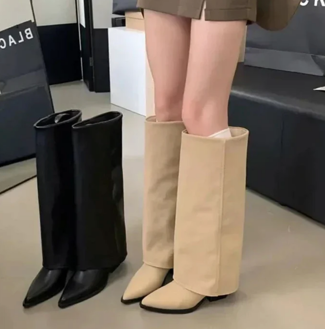 Moderne hoge laarzen voor dames; comfortabel en veelzijdig. Een must-have voor elke winter- en herfstgarderobe.