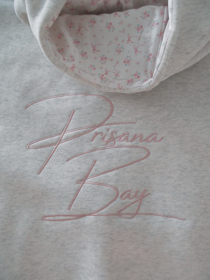 Zachte dames hoodie met unieke roze strik. Een comfortabele trui met stijlvolle details voor elke dag.