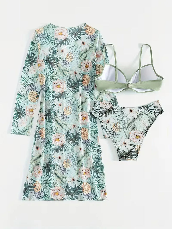 Bohemian dames bikini set met hoogtaille pasvorm en elegante kimono, perfect voor een chique strand outfit.