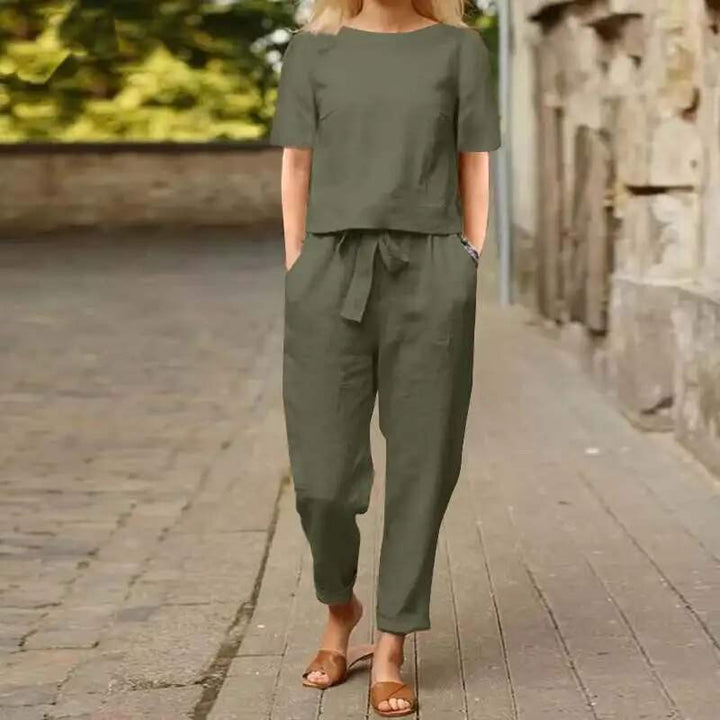 Modieuze dames jumpsuit met wijde pijpen en tailleband, een comfortabel en stijlvol statement voor elke dag.