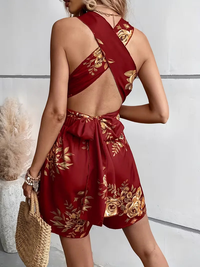 Donkerrode mouwloze dames jumpsuit met V-hals, bloemenprint, hoog silhouet en wijde pijpen.