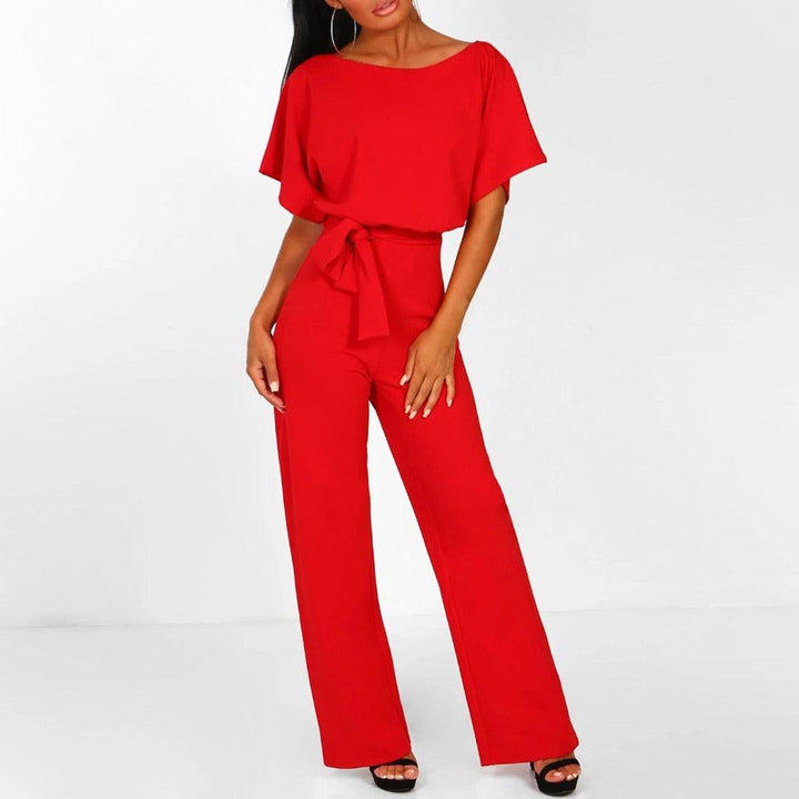 Dames jumpsuit, chique en comfortabel, met korte mouwen en een stijlvolle ceintuur. Tijdloos design.