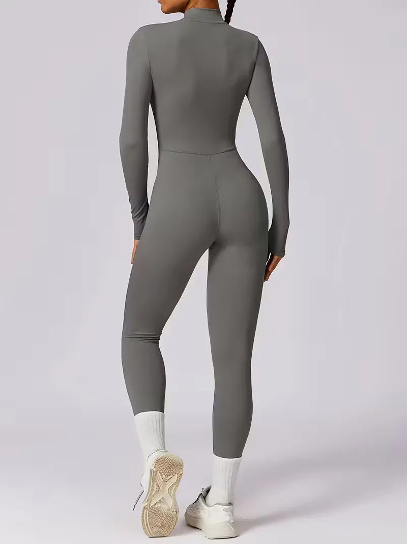 Dames jumpsuit met mock halslijn en lange mouwen, slank en comfortabel model voor elke dag.