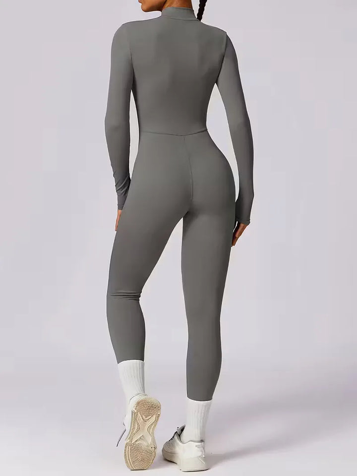 Dames jumpsuit met mock halslijn en lange mouwen, slank en comfortabel model voor elke dag.