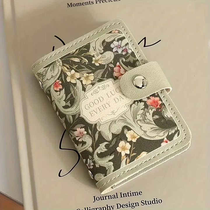 Slanke dames kaarthouder van PU leer met bloemenprint, past makkelijk in elke tas.
