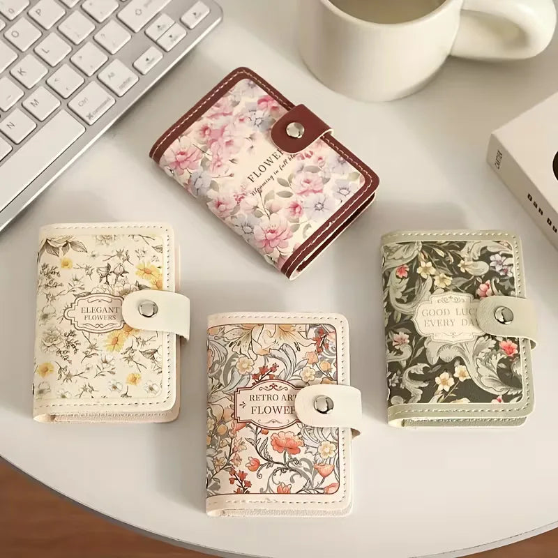 Charmante dames creditcardhouder met levendige bloemenprint, stijlvol en praktisch accessoire.