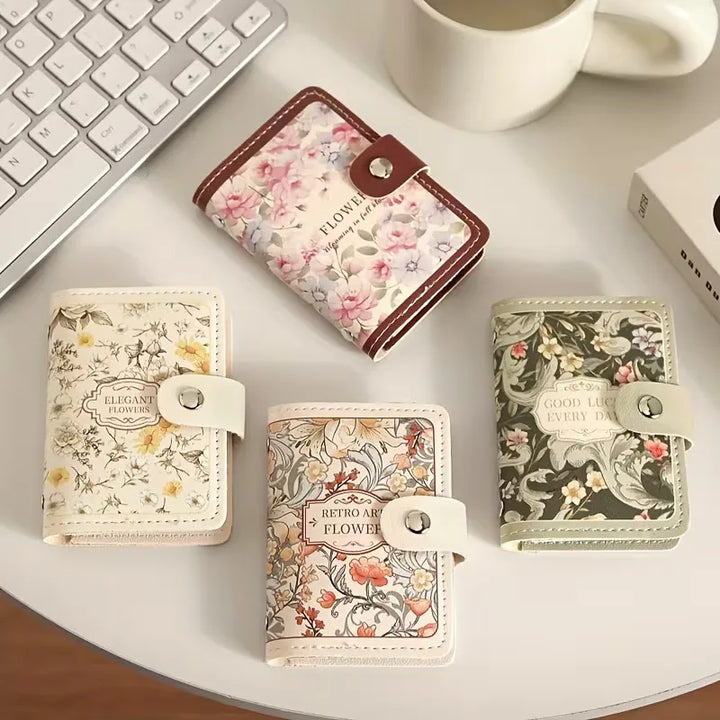 Charmante dames creditcardhouder met levendige bloemenprint, stijlvol en praktisch accessoire.