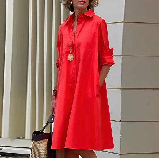 Zakelijk dames overhemd, getailleerd, ideaal als kantooroutfit voor een professionele en zelfverzekerde uitstraling.