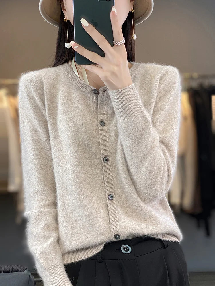 Comfortabel damesvest met ronde hals, warme najaarskleding, perfect voor een casual chique stijl.