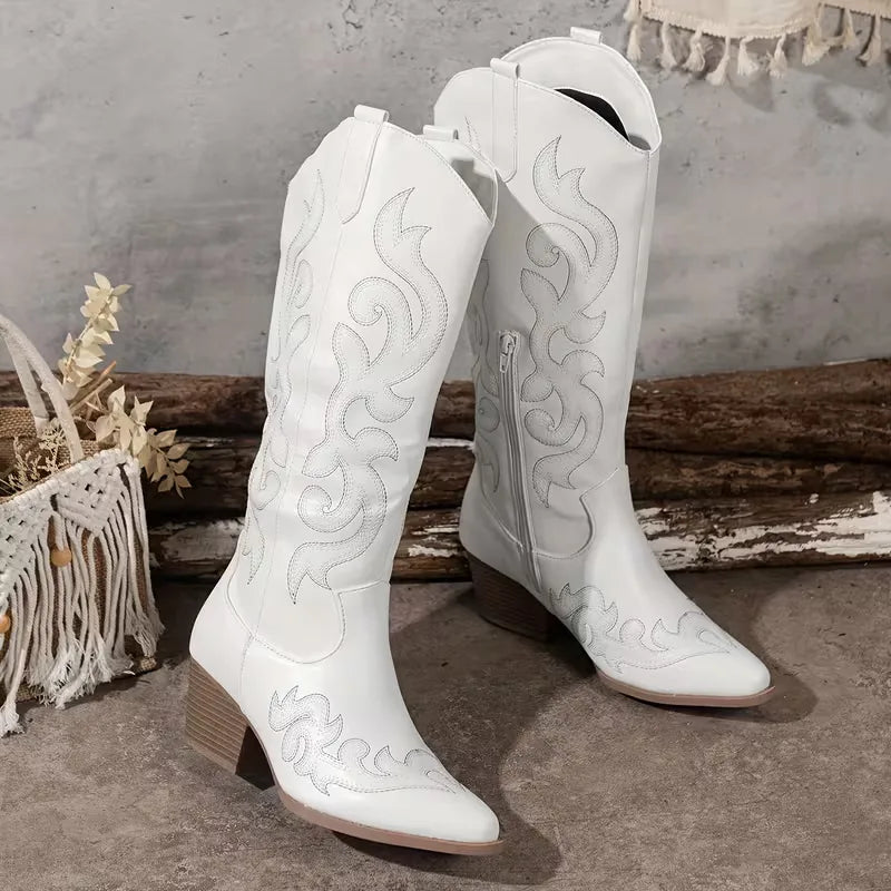 Veelzijdige kniehoge dames cowboylaarzen met subtiel borduursel, ideaal voor diverse casual en modieuze gelegenheden.