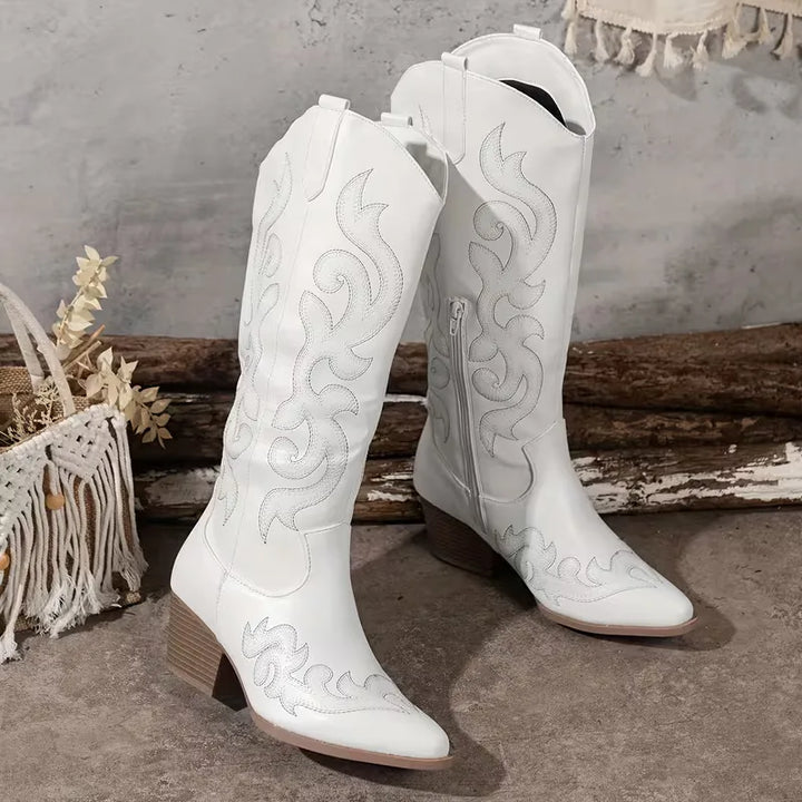 Veelzijdige kniehoge dames cowboylaarzen met subtiel borduursel, ideaal voor diverse casual en modieuze gelegenheden.