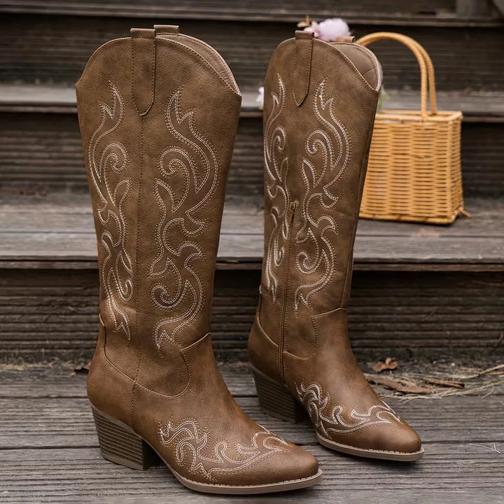 Kniehoge dames cowboylaarzen met comfortabele blokhak, elegante puntneus en uniek geborduurd patroon.