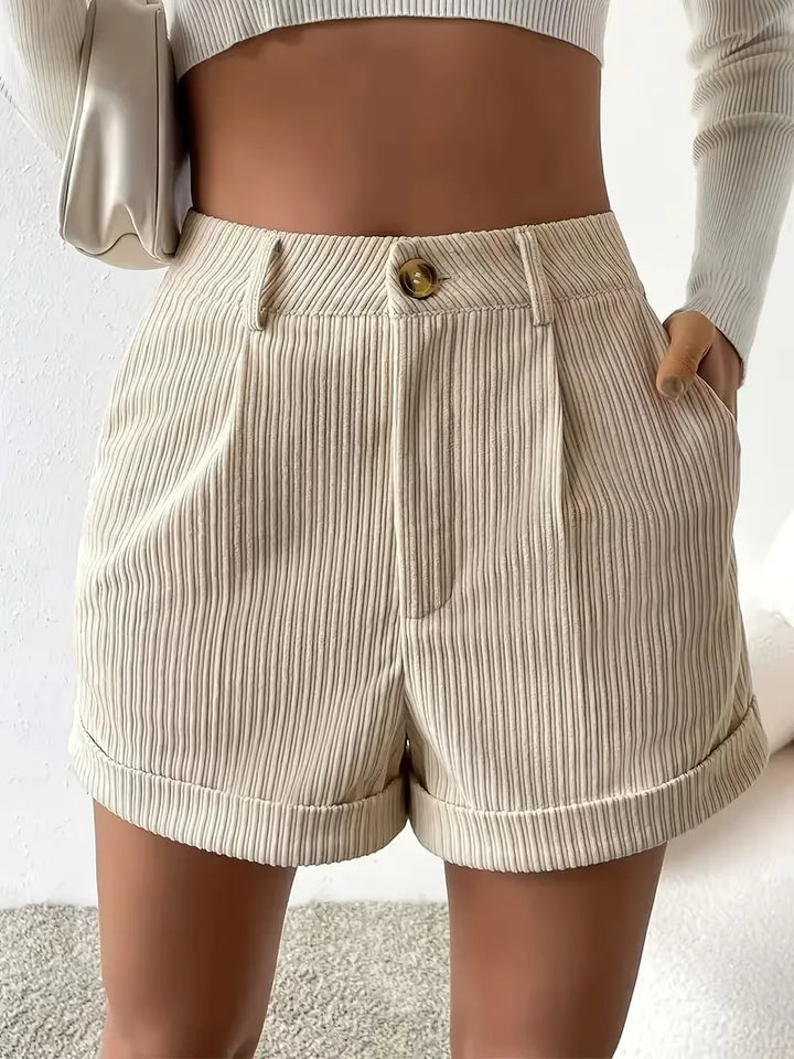 Stijlvolle beige dames korte broek met hoge taille, comfortabele pasvorm voor elke casual of elegante outfit.