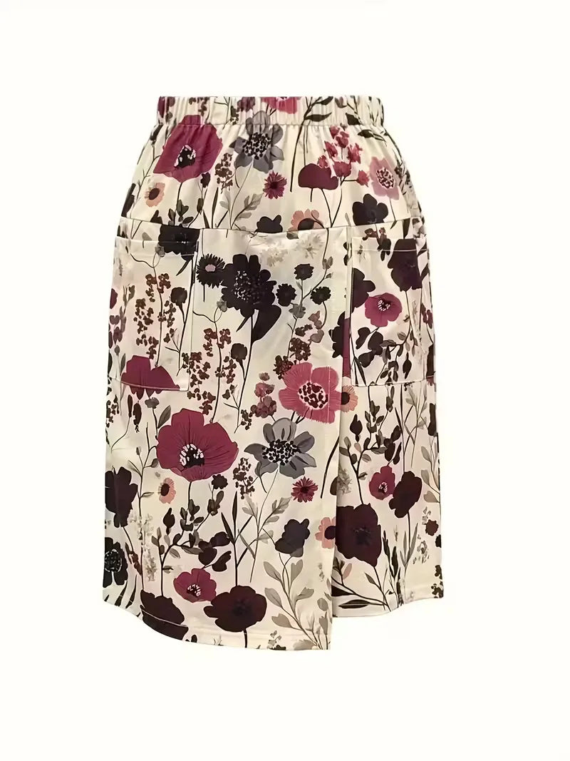Dames zomer short met levendige bloemenprint, van dichtbij getoond. Stijlvol en fris voor elke gelegenheid.