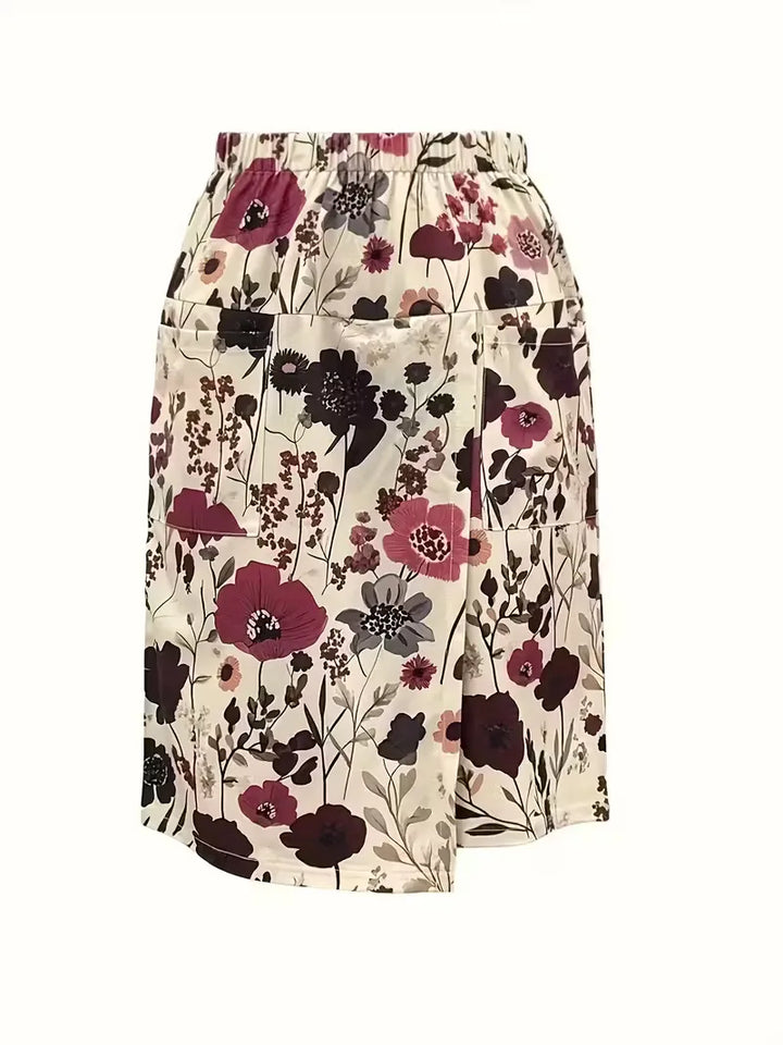 Dames zomer short met levendige bloemenprint, van dichtbij getoond. Stijlvol en fris voor elke gelegenheid.