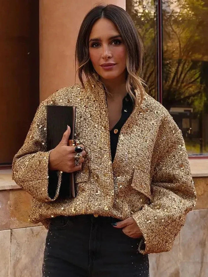 Dames korte glitterjas met kraag; chique en feestelijk. Modieus statement piece voor elke stijlvolle outfit.