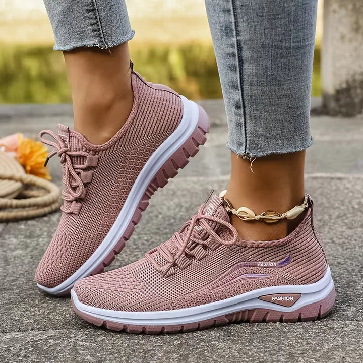 Sportieve dames sneaker, lichtgewicht en ademend, perfect voor dagelijks comfort.