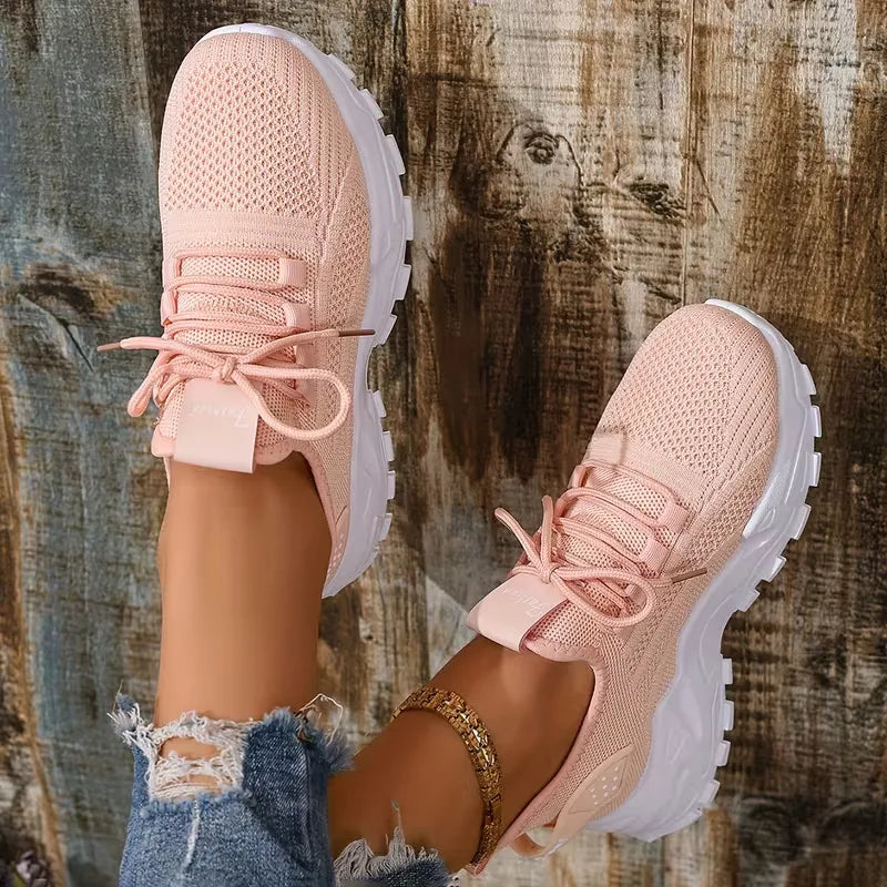 Dames lage sneaker in neutrale kleur, comfortabel en eenvoudig te combineren met elke outfit.