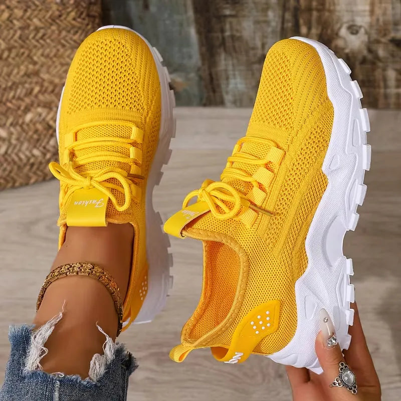 Zwarte dames lage sneaker, veelzijdig en comfortabel, een must-have mode-item voor elke dag.
