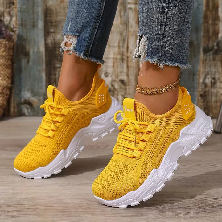 Grijze dames lage sneaker met comfortabele demping, ideaal voor actieve, modebewuste dames.
