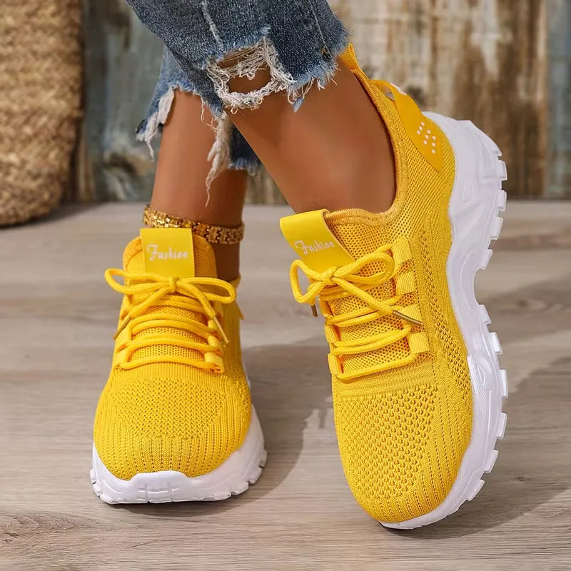 Trendy dames lage sneaker, combineert sportieve stijl met een comfortabele pasvorm, casual chic.