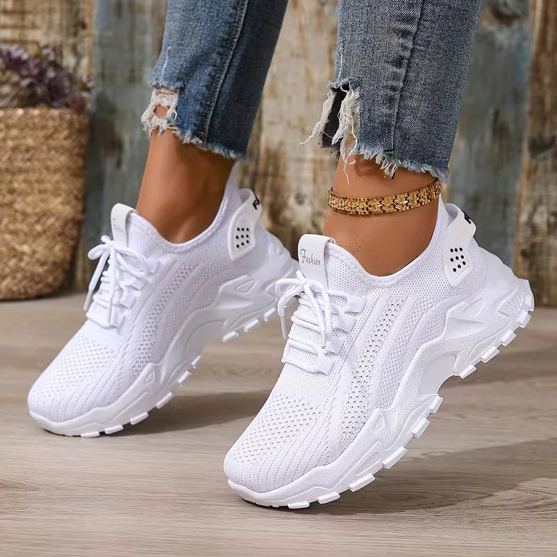 Casual witte dames lage sneaker met comfortabele zool, veelzijdig en modern voor elke dag.