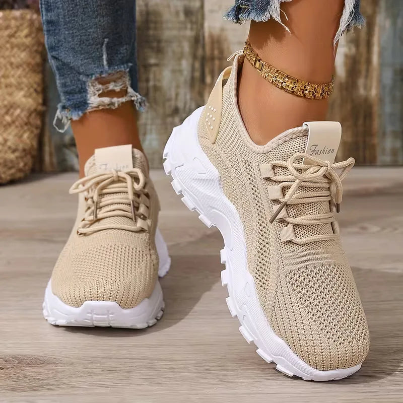 Grijze dames lage sneaker, sportief en comfortabel voor dagelijkse avonturen en casual look.
