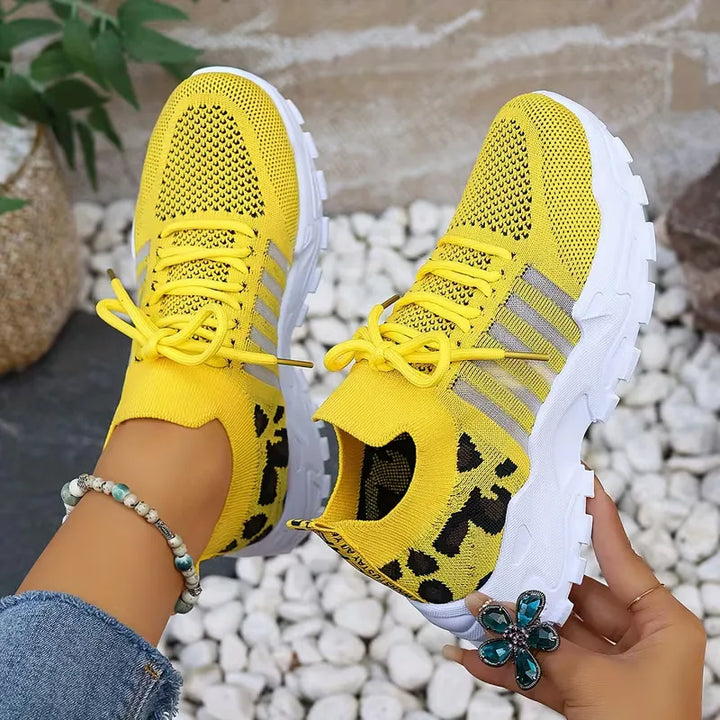 Dames lage sneakers, witte basis met trendy leopardprint en chunky zool, casual stijl voor lente en zomer.