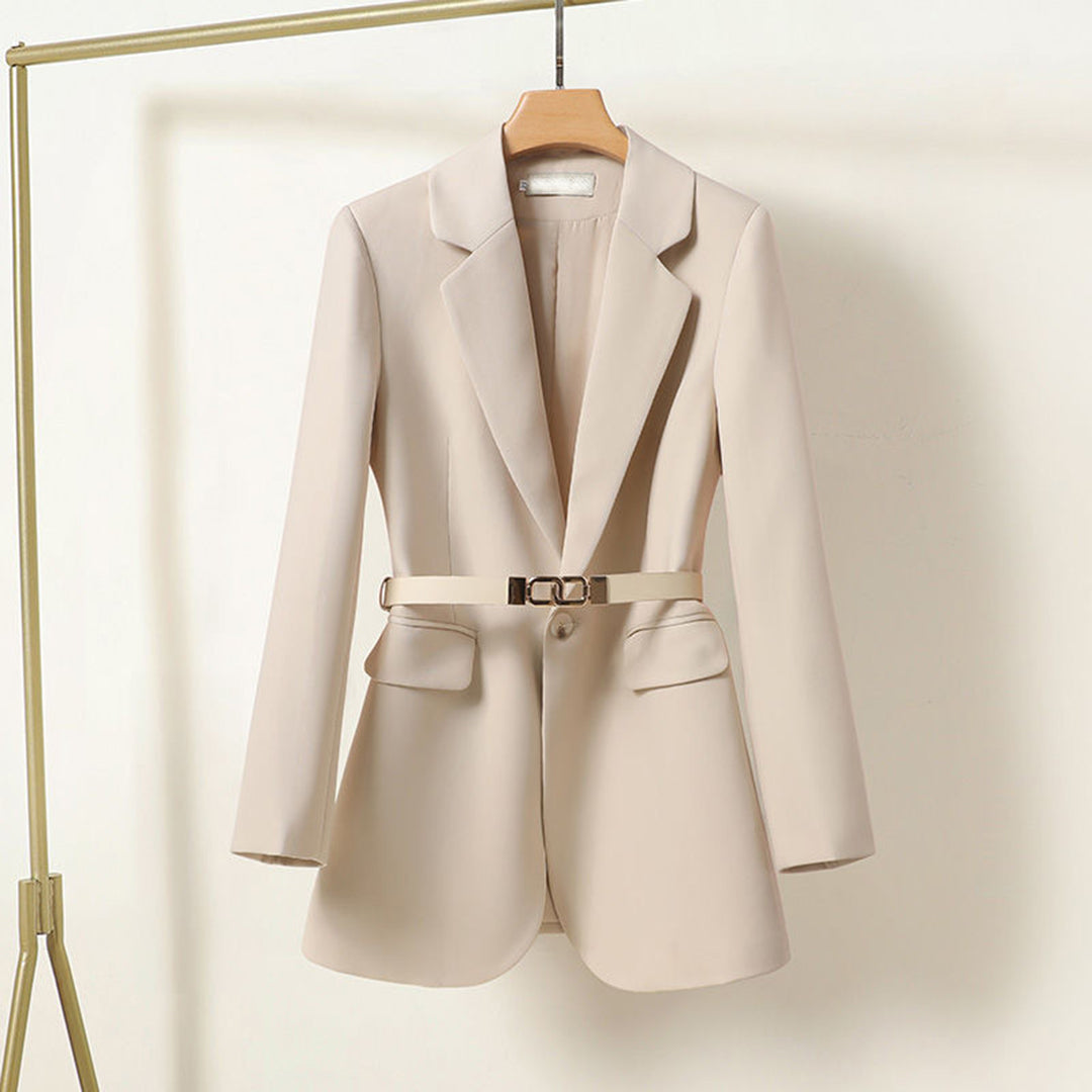 Dames lange blazer met riem, elegant getailleerd, perfect voor zakelijke en casual chic outfits.