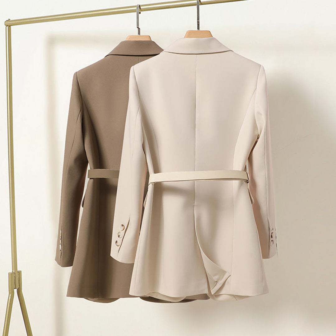 Lange riem blazer voor dames, getailleerde pasvorm. Geschikt voor zakelijk en casual, modieus.
