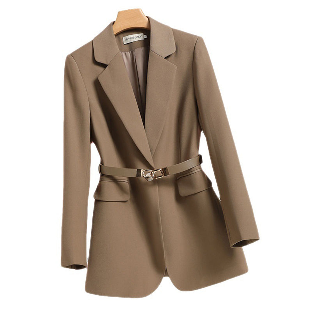 Nieuwe collectie: elegante lange dames blazer met riem, perfect getailleerd voor een moderne look.