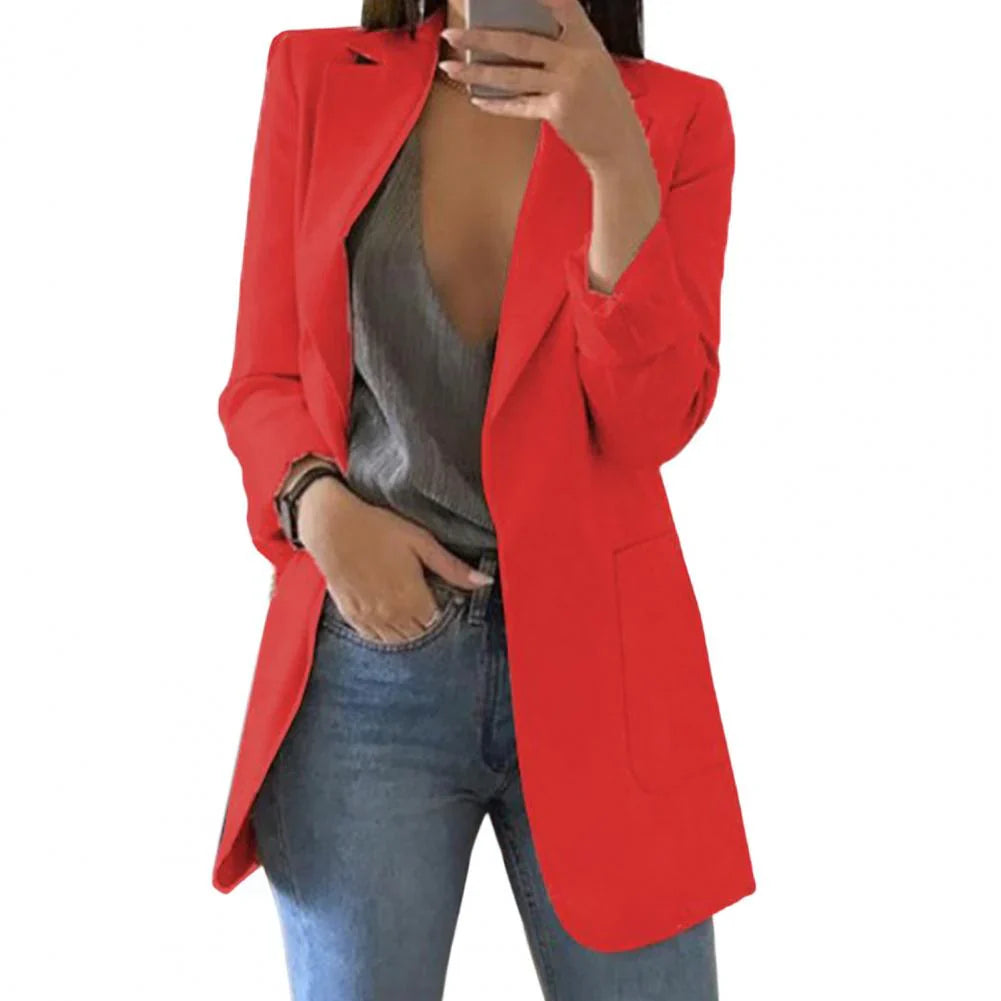 Moderne damesblazer, getailleerd en lang, voor een veelzijdige en elegante toevoeging aan je garderobe.