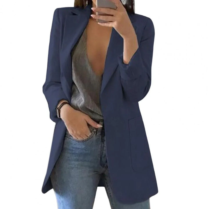 Getailleerde lange damesblazer, stijlvol en comfortabel, de ideale bovenkleding voor elke gelegenheid.