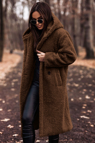 Nieuwe collectie: modieuze dames teddy jas met capuchon, ideaal als warme winter outwear.