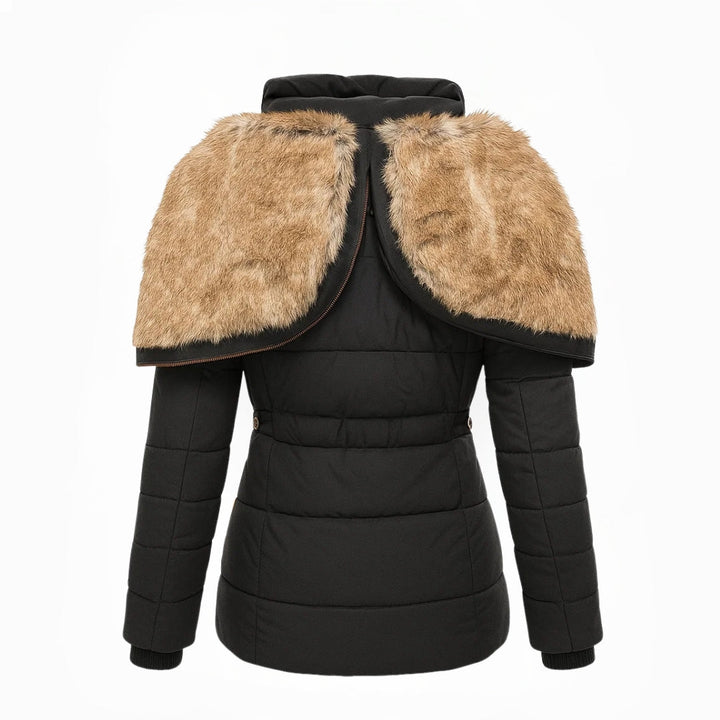 Warme dames winterjas, lang model met capuchon en elegante look, perfecte wintermode bovenkleding.