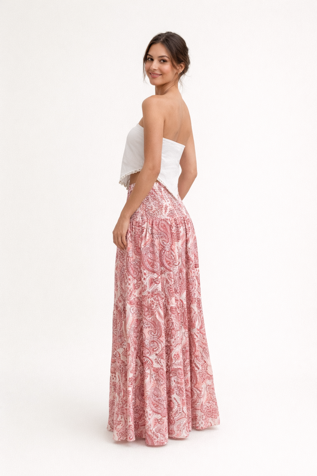 Vloeiende dames maxi rok voor de zomer, ideaal als casual rok of trendy strandkleding in bohemian stijl.