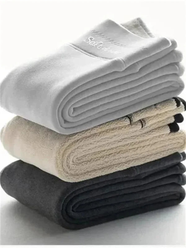 Zwarte dames legging met zachte warme voering. Essentiële, comfortabele basislegging voor winterkleding.