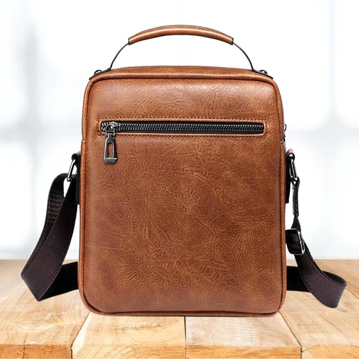 Donkerbruine leren schoudertas voor dames, model EleganceLuxe; praktisch en stijlvol design.