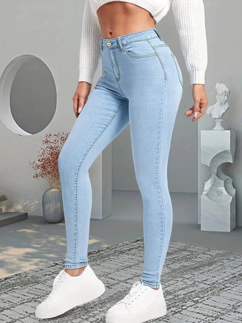 Modieuze dames skinny jeans met hoge taille in lichtblauw, perfect voor lente/zomer casual outfits.