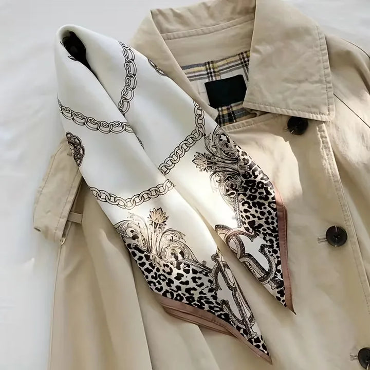 Rode dames sjaal met luipaard- en kettingpatroon, veelzijdig en elegant mode-item.