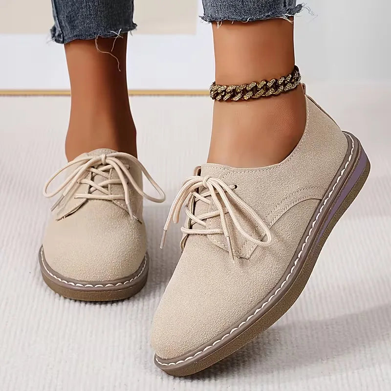 Stijlvolle & comfortabele dames loafers met brogue en veters. Platte schoenen ideaal voor casual of smart-casual herfst/lente looks.