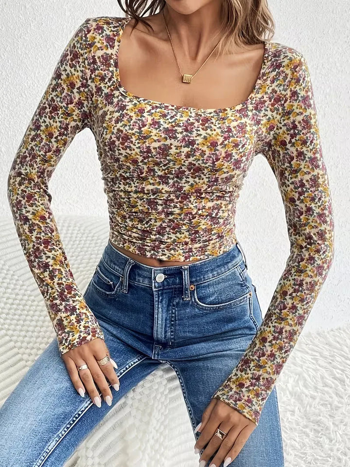 Veelzijdige dames longsleeve met elegante bloemenprint en vierkante hals. Casual chic en comfortabel.