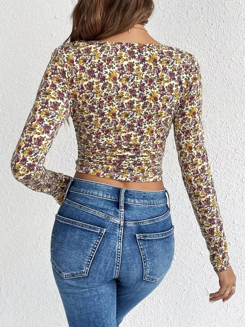 Stijlvolle dames longsleeve, vierkante hals, bloemenprint. Een elegante toevoeging aan je herfstgarderobe.