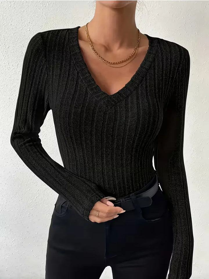 Grijze dameskleding: longsleeve met V-hals, ribbelstructuur, casual chic.