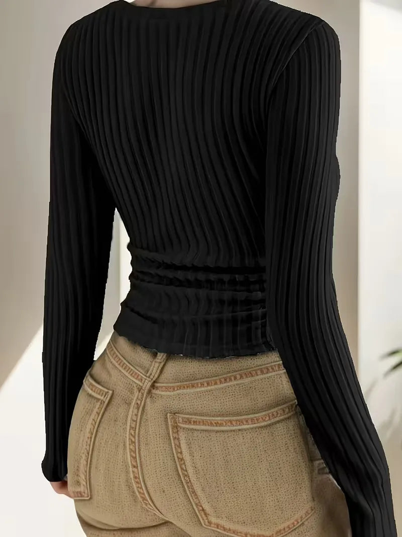 Zwarte dames longsleeve, aansluitende V-hals top met verfijnde ribstructuur.