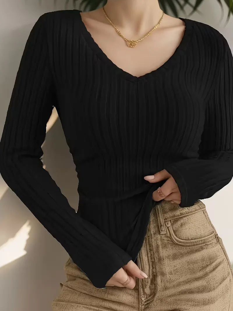 Elegante winter top: bordeaux dames longsleeve met V-hals en ribbelstructuur.