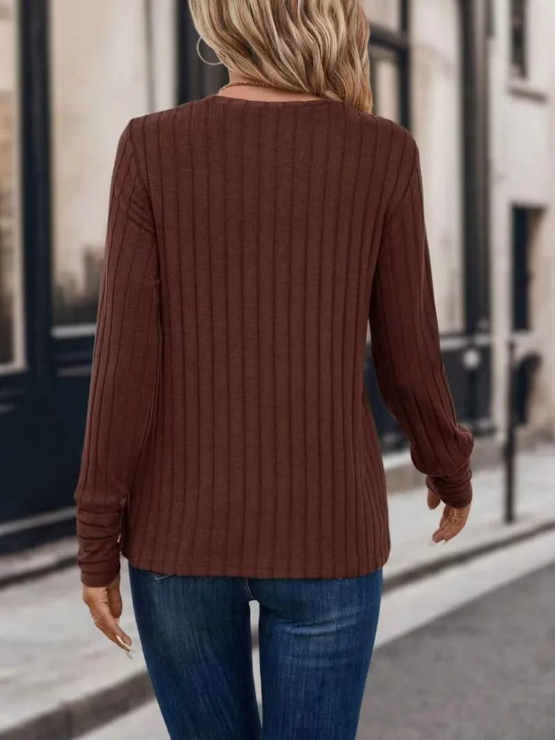Trendy dames top met rondehals, ribstructuur en lange mouwen; perfecte bovenkleding.