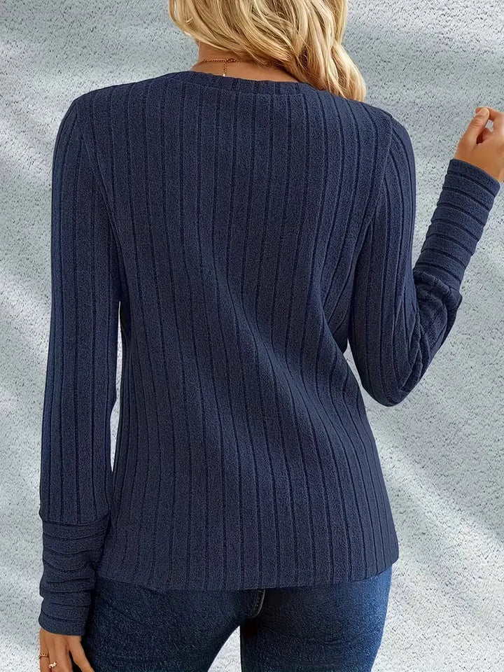 Trendy ribgebreide longsleeve voor dames, met rondehals, ideaal voor een smartcasual herfstlook.